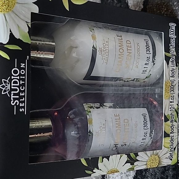 STUDIO SELECTION CHAMOMILE SCENTED BODY WASH & LOTION GIFT SET - Picture 7 of 7